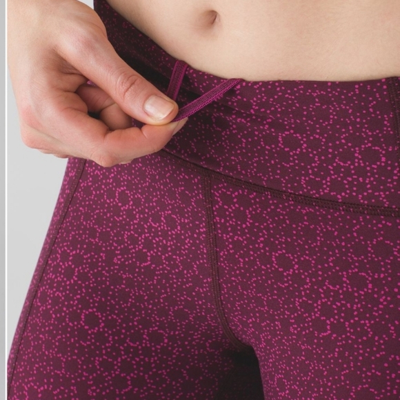 ❌️SOLD❌️Lululemon Tight Stuff Tight Star Pixel Raspberry Bordeaux Drama Size 4 - Picture 4 of 7